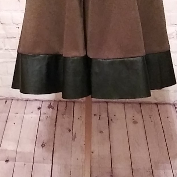 Green and black leather skirt - Picture 3 of 5
